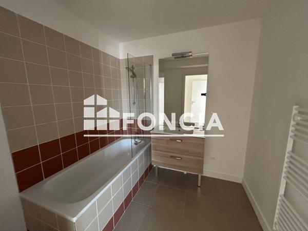 Location Appartement 3 pièces 66 m² - 5 AVENUE PIERRE BROSSOLETTE Armentieres 59280