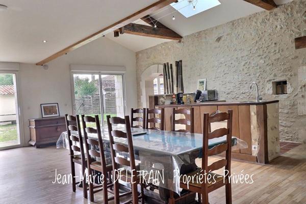 VÉLINES - Maison de caractère 6 pièces avec pigeonnier historique