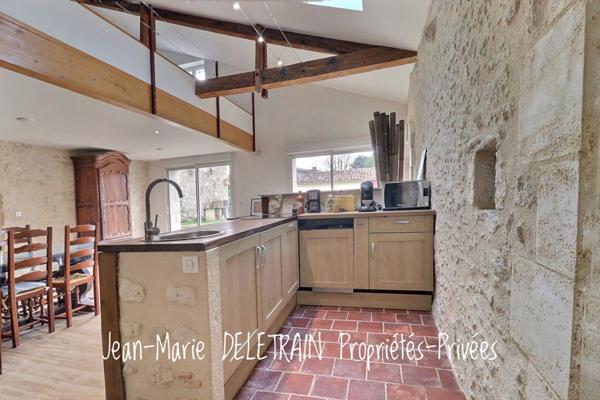 VÉLINES - Maison de caractère 6 pièces avec pigeonnier historique