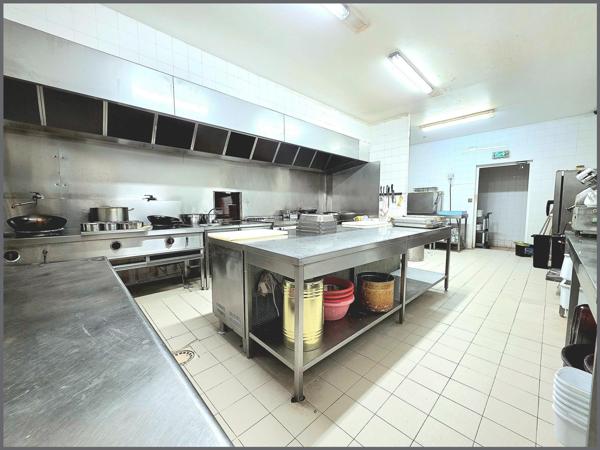 BUFFET 1000 M2 PROCHE AXE FRANCILIENNE