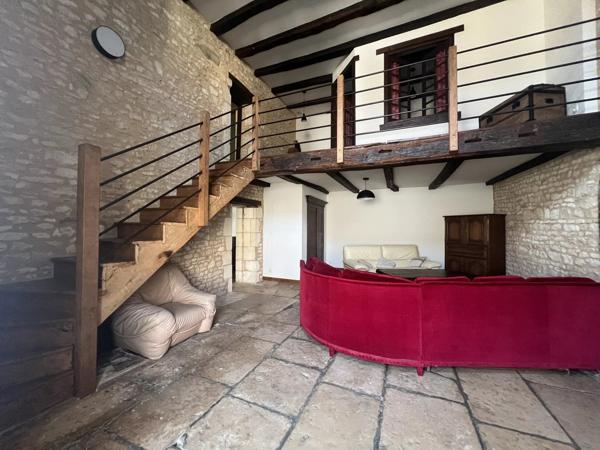 Vente                                                      Maison de village
                        
                     4 pièces                      119 m2                     à Valdivienne