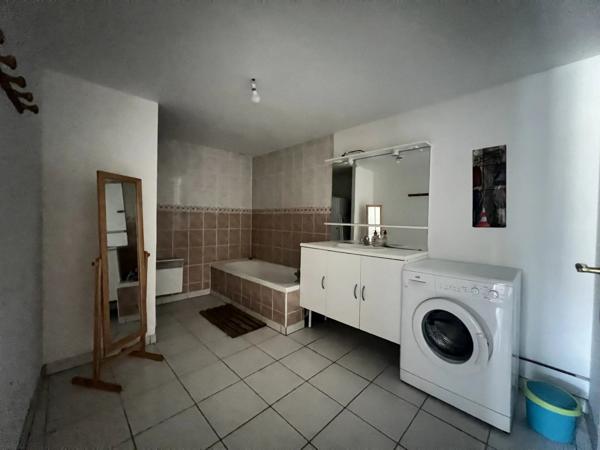 Vente                                                      Maison de village
                        
                     4 pièces                      119 m2                     à Valdivienne