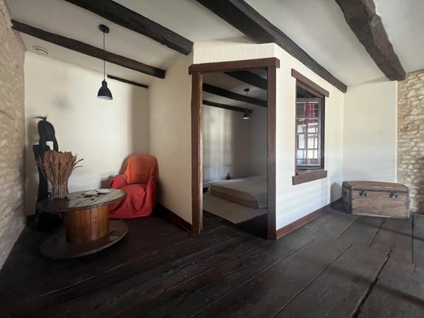 Vente                                                      Maison de village
                        
                     4 pièces                      119 m2                     à Valdivienne