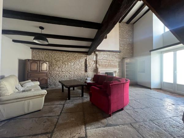Vente                                                      Maison de village
                        
                     4 pièces                      119 m2                     à Valdivienne