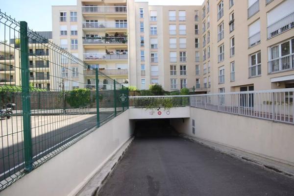 Vente                                                      Parking
                        
                                         13 m2                     à Asnières-sur-Seine