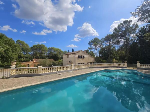 Vente                                                      Villa
                        
                     10 pièces                      230 m2                     à Draguignan