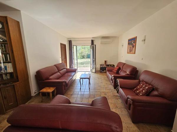 Vente                                                      Villa
                        
                     10 pièces                      230 m2                     à Draguignan