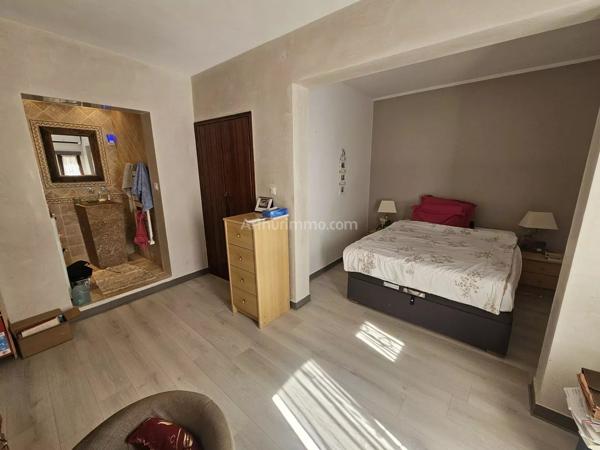 Vente                                                      Villa
                        
                     10 pièces                      230 m2                     à Draguignan