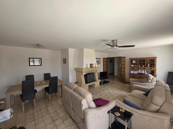 Maison de plain-pied avec piscine, garage et jardin clos à proximité de Montaigu-de-Quercy