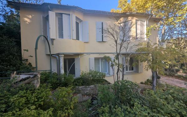 Maison à vendre    8 pièces •  Remoulins