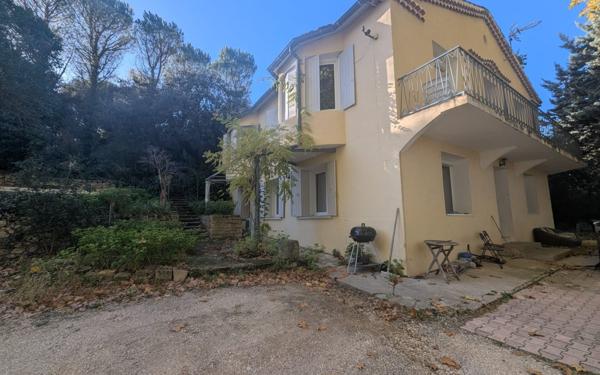 Maison à vendre    8 pièces •  Remoulins