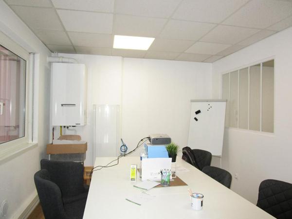 HAGUENAU CENTRE - MURS LIBRES, Local commercial ou professionnel    53 m²