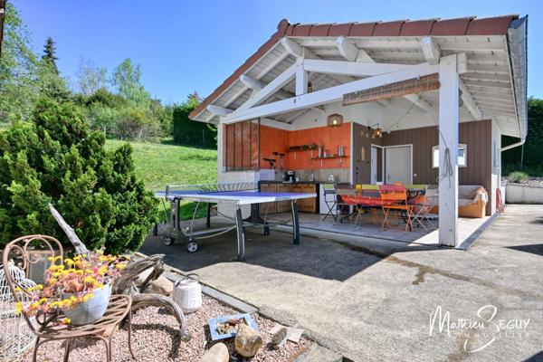 Propriété exceptionnelle à VALEILLE (42) avec parc agréamenté d'une piscine à débordement