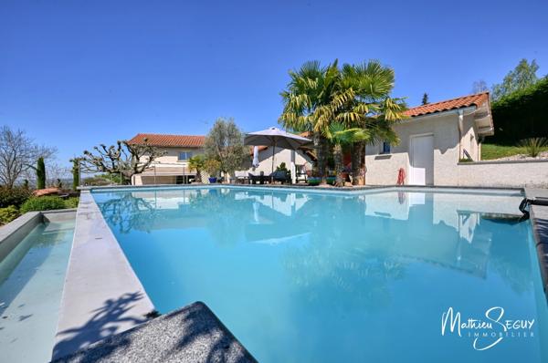 Propriété exceptionnelle à VALEILLE (42) avec parc agréamenté d'une piscine à débordement