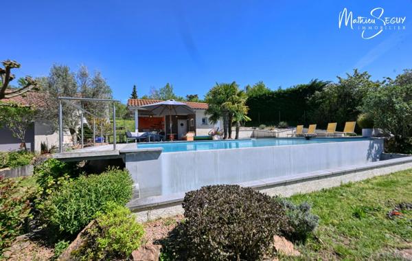 Propriété exceptionnelle à VALEILLE (42) avec parc agréamenté d'une piscine à débordement