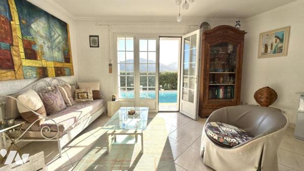 LE MUY - Villa individuelle avec piscine et espaces extérieurs agréables