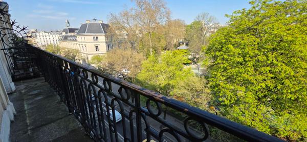 Prestige et sérénité au pied du métro Gambetta.
