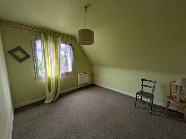 GUEMENE SUR SCORFF IMMEUBLE DE RAPPORT COMPOSÉ D' UN APPARTEMENT DE 153m² ENVION, D UN STUDIO DE 38m2 LOCAUX COMMERCIAUX, 1 MAISON EN PIERRE SOUS ARDOISES À RÉNOVER UNE PARCELLE DE 698m²