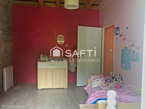 Maison de village en pierre, vue et potentiel