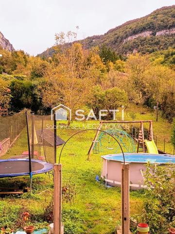 Maison de village en pierre, vue et potentiel