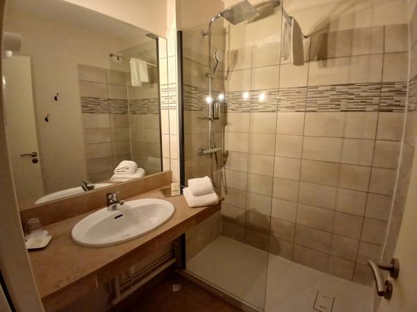 Magnifique hôtel entièrement opérationnel de 25 chambres avec piscine
