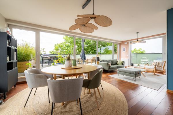 Appartement contemporain avec terrasse en plein ciel