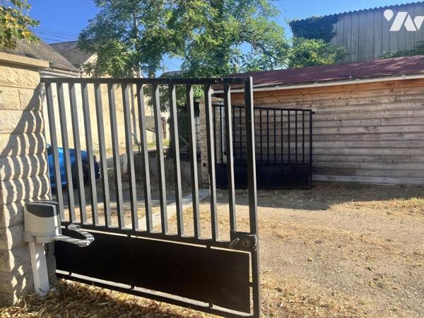 Maison de plain pied sur 2300 m² de terrain 
