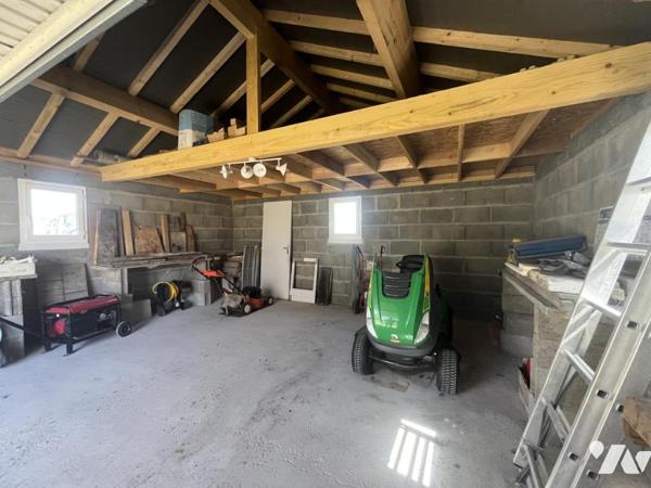Maison de plain pied sur 2300 m² de terrain 