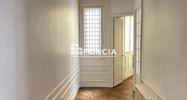 Location Appartement 2 pièces 66.66 m² - Paris 75017