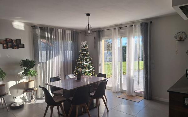 Maison à vendre    4 pièces •  Uzein