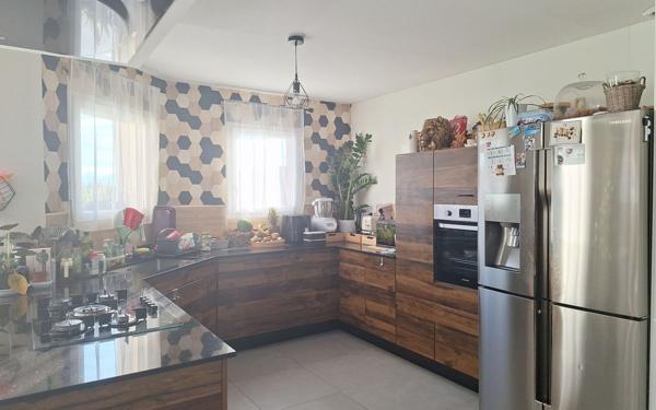 Maison à vendre    4 pièces •  Uzein