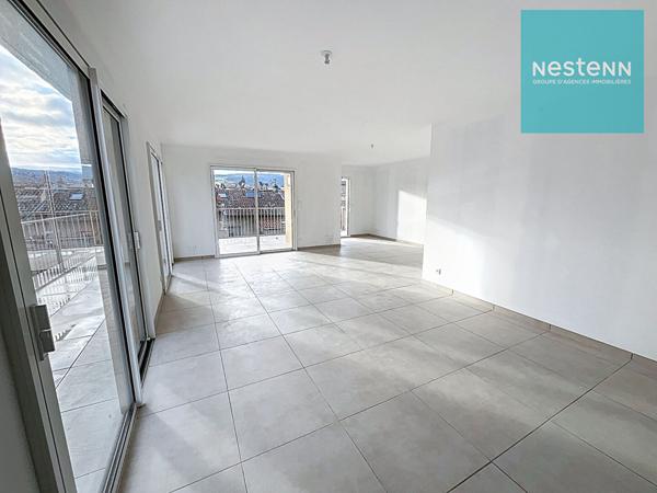 42600 - Appartement Dernier Etage - Etage privatisé - 126 m² - 3 chambres - garage et place de stationnement