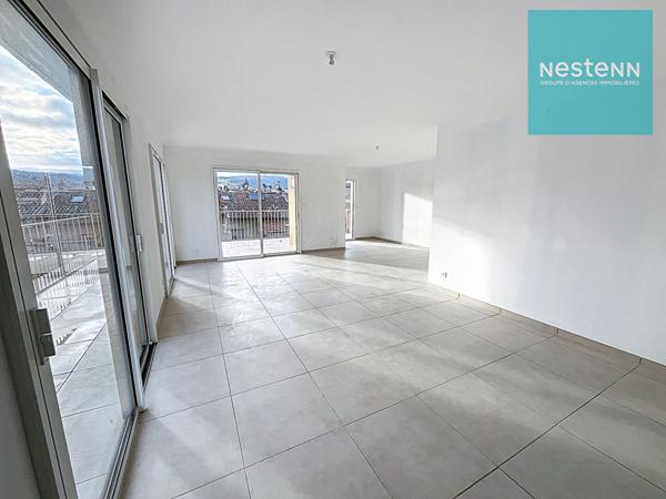 42600 - Appartement Dernier Etage - Etage privatisé - 126 m² - 3 chambres - garage et place de stationnement