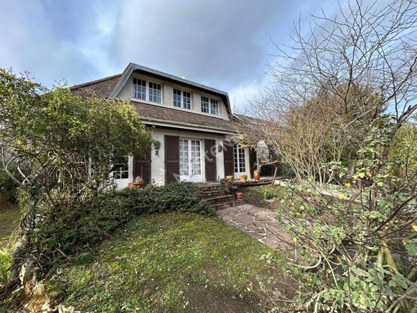 Maison familiale 8 pièces de 223 m² - Proche Gare de Pontoise