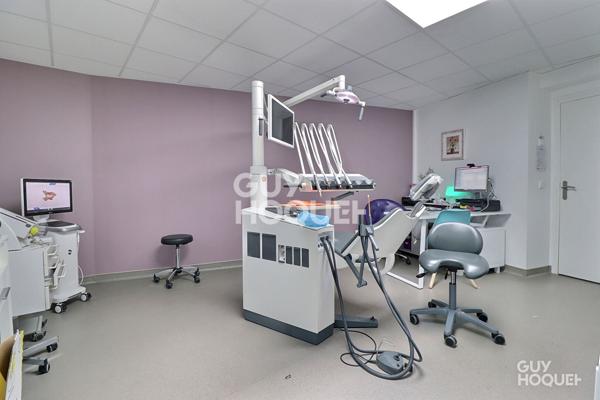 Local commercial Massy 100.94 m² avec 3 places de parking couvertes