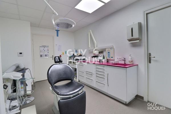 Local commercial Massy 100.94 m² avec 3 places de parking couvertes