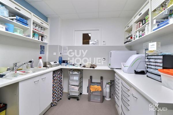 Local commercial Massy 100.94 m² avec 3 places de parking couvertes