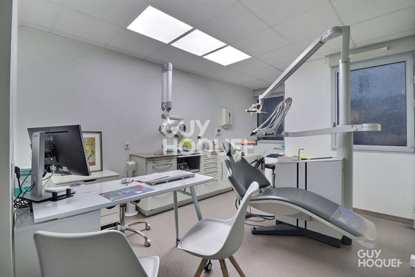 Local commercial Massy 100.94 m² avec 3 places de parking couvertes