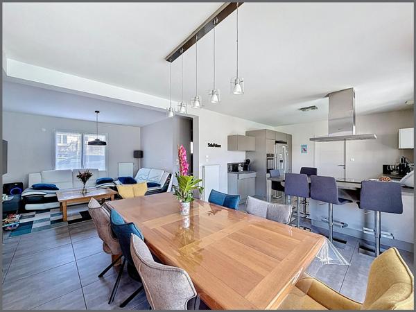 Belles prestations pour cette maison, proche commodités, 4 chambres