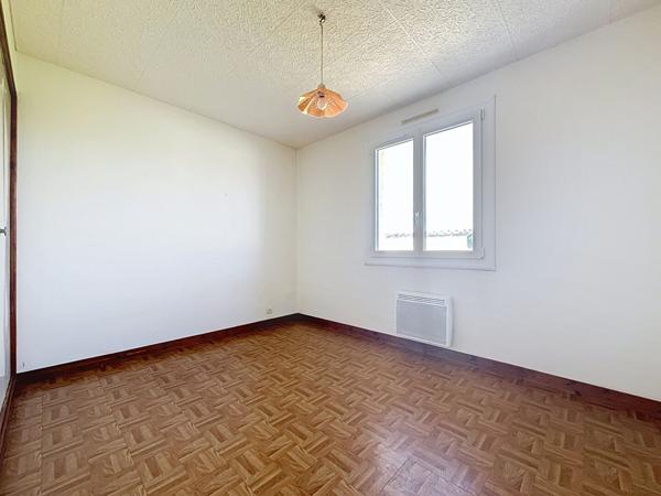 Maison à vendre à DOIX LES FONTAINES - 5 pièces, 4 chambres