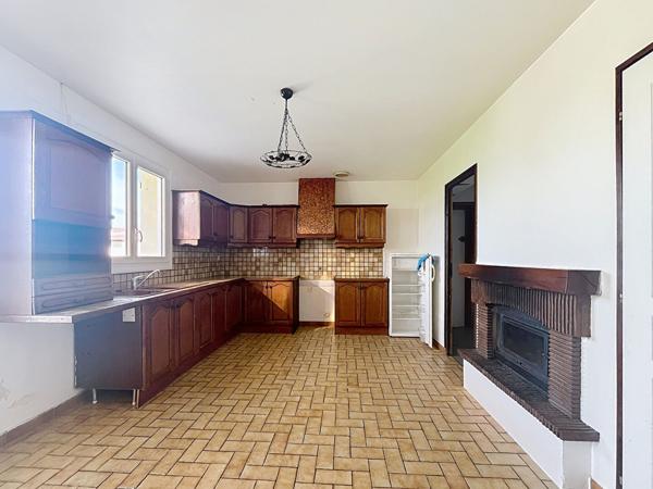 Maison à vendre à DOIX LES FONTAINES - 5 pièces, 4 chambres