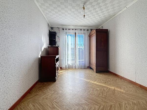 Maison à vendre à DOIX LES FONTAINES - 5 pièces, 4 chambres