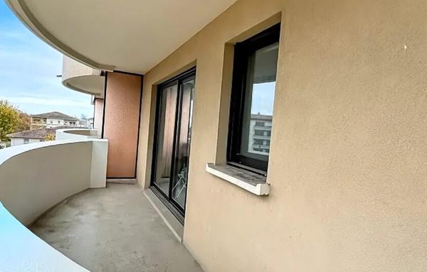VENDU  Bel appartement d'environ 63 m2 avec grand balcon d'environ 12m2    Résidence sécurisée