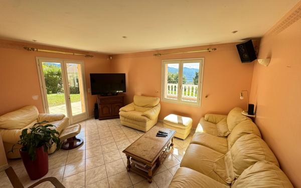 Maison à vendre    6 pièces • 154,59 m2 Jarjayes