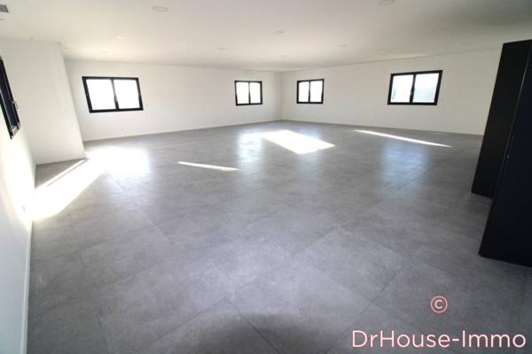 Bureau à louer 3 pièces de 150 m²