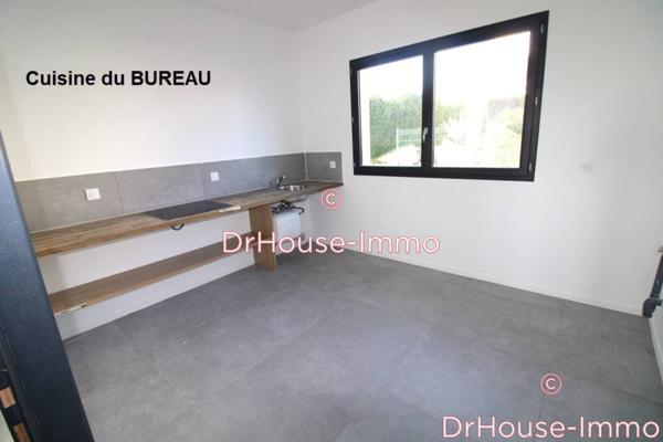 Bureau à louer 3 pièces de 150 m²