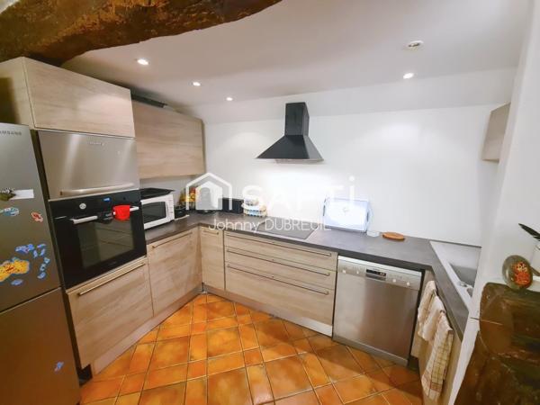 PIGNANS – Belle maison de village de 160 m², tout le charme de la pierre avec cave et spacieuse suite parentale