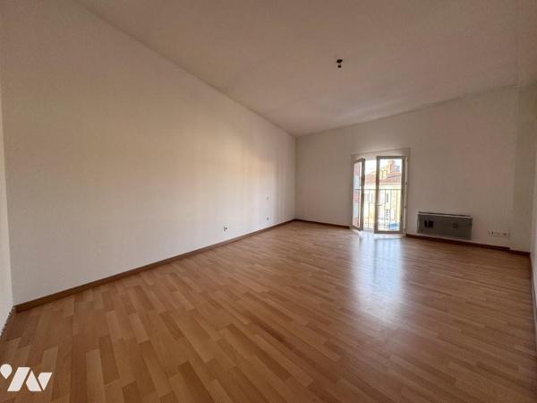 CENTRE DE NERAC, ENSEMBLE DE DEUX APPARTEMENTS