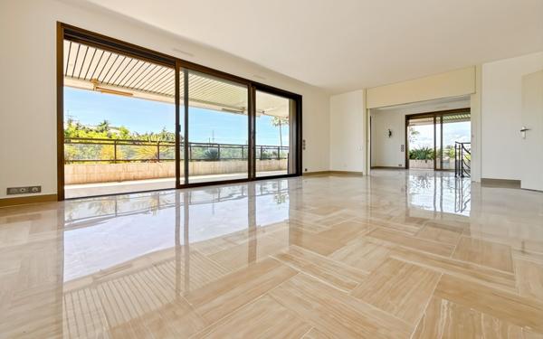 Appartement à vendre    6 pièces • 270,58 m2 Cannes