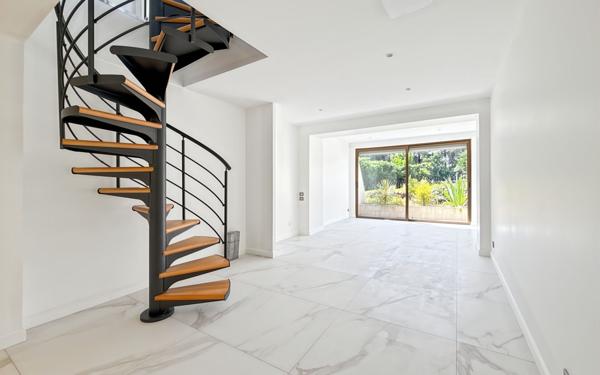 Appartement à vendre    6 pièces • 270,58 m2 Cannes